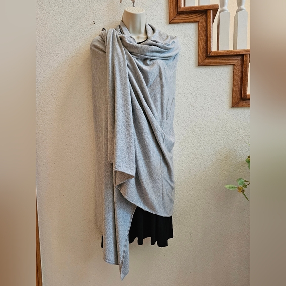 Bleusalt 2 Yard Wrap Lt. Gray - Picture 4 of 6